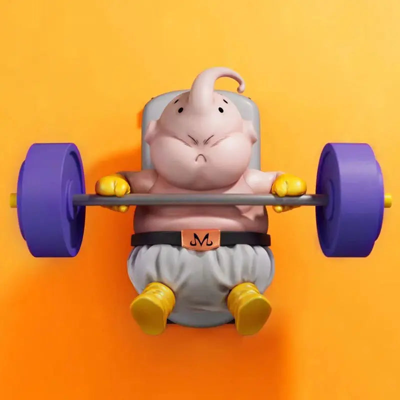 Majin Buu deitado no banco, levantando a barra 
